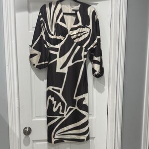 Banana Republic Black and Cream Long Sleeve Dress